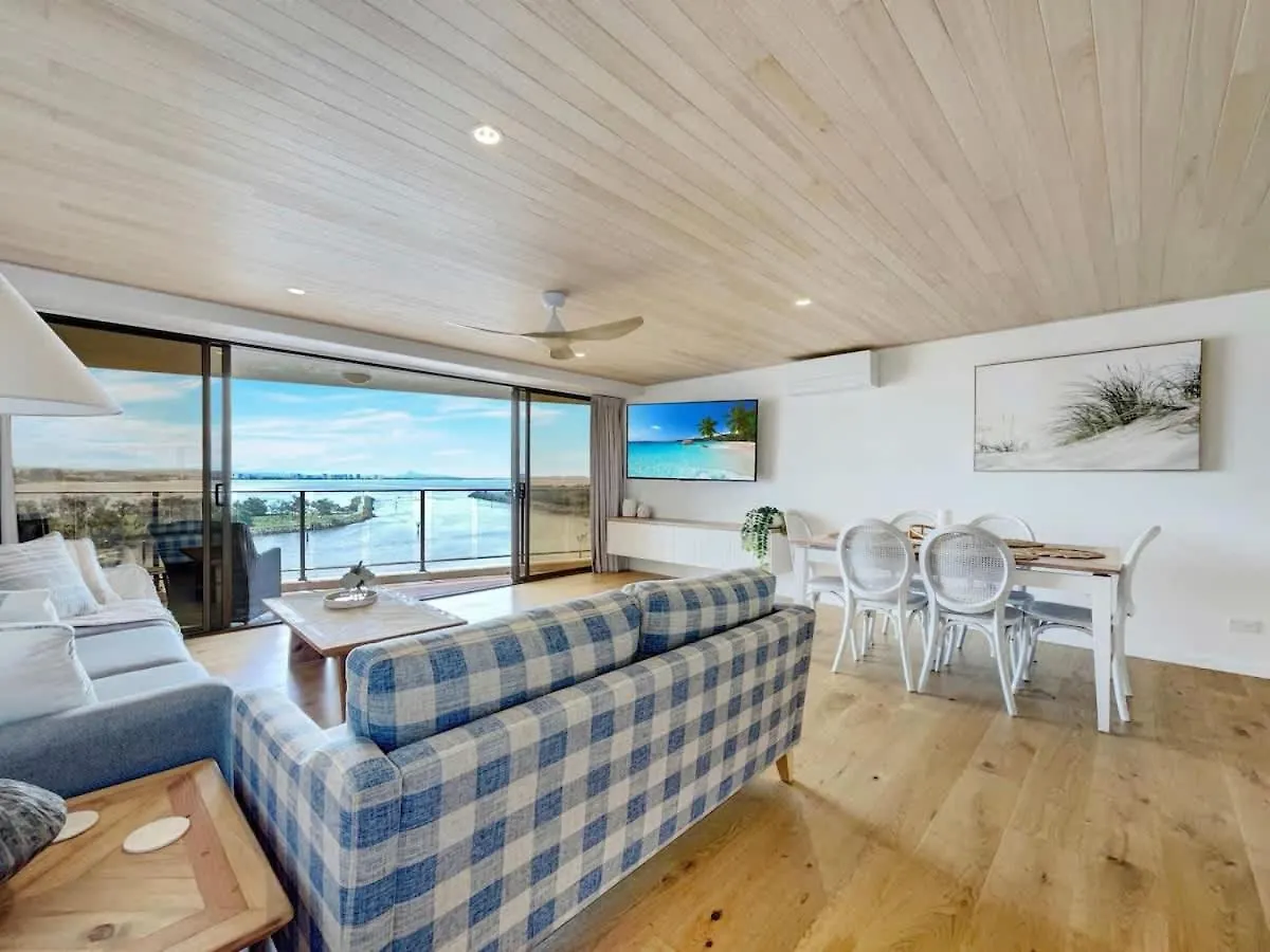 BuddinaBreathtaking Views - Point Cartwright Blissアパートメント